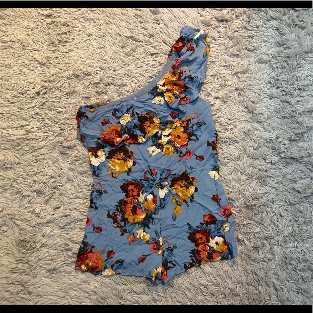 🚨SALE🚨 Cute little shorts romper